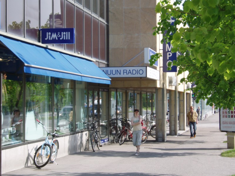 Kainuun radion nykyinen toimitila on Lönnrotin ja Kauppakadun kulmauksessa.